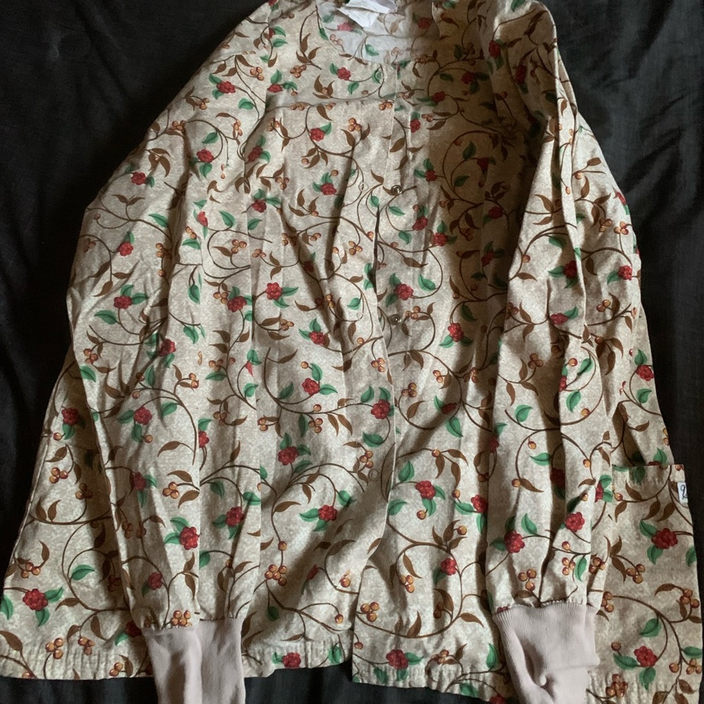 Scrub tops, jackets - Picture 9 of 12